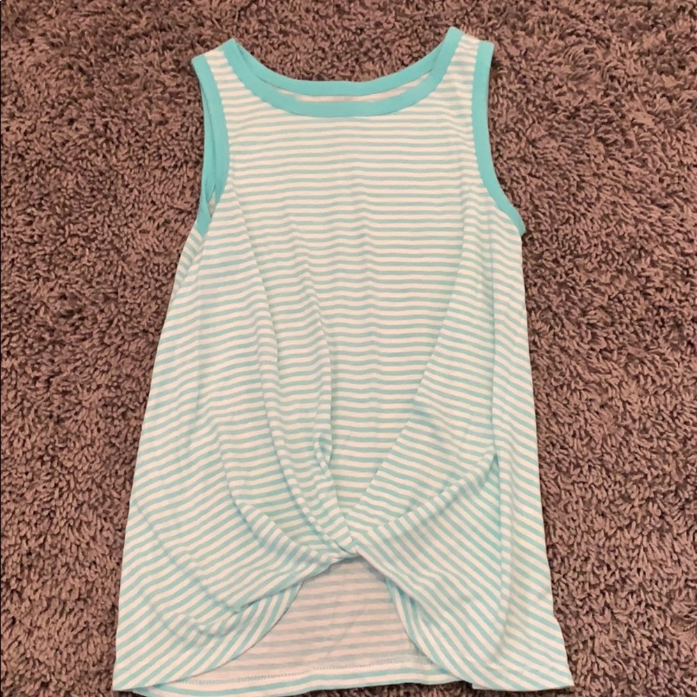 Twisted front tank top🐣